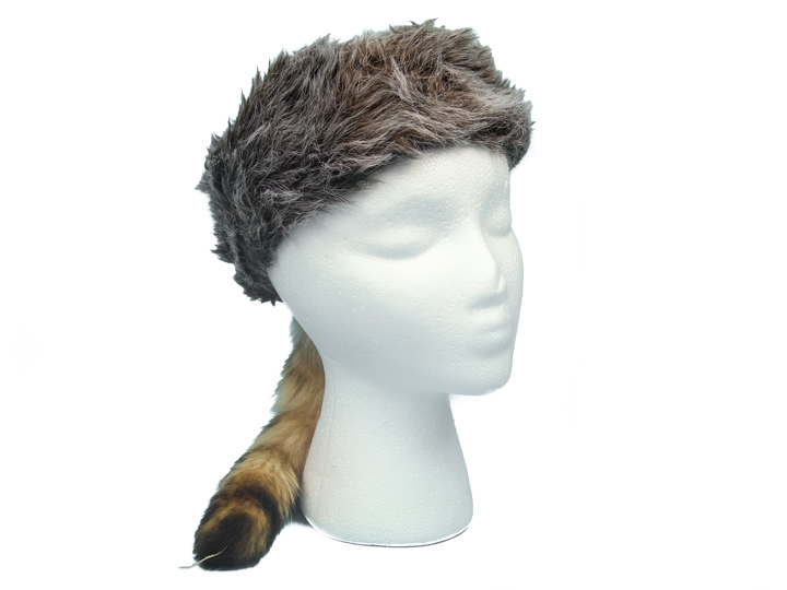 Imitation Davy Crockett Hat With Real Tail: 22" imitation davy crockett hats, fake davy crockett hats, reproduction davy crocket hats, fake raccoon fur hats, faux fur hats 
