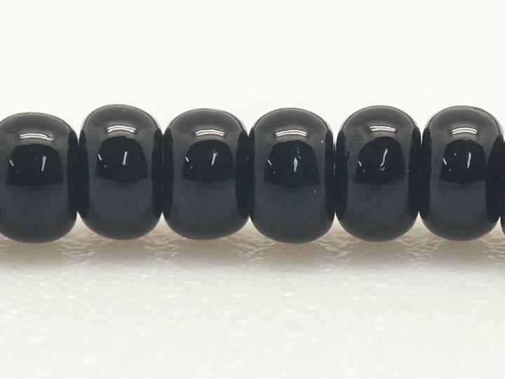 10/0 Seedbead Opaque Black (Hank) glass beads