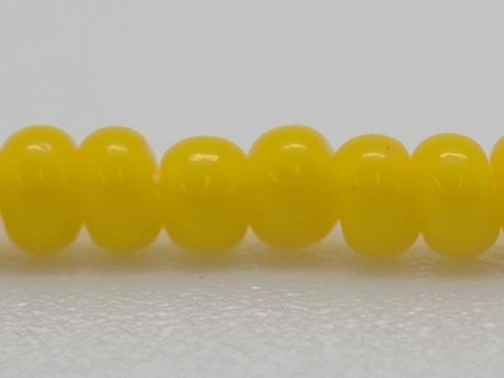 10/0 Seedbead Opaque Gold Yellow (Hank) glass beads