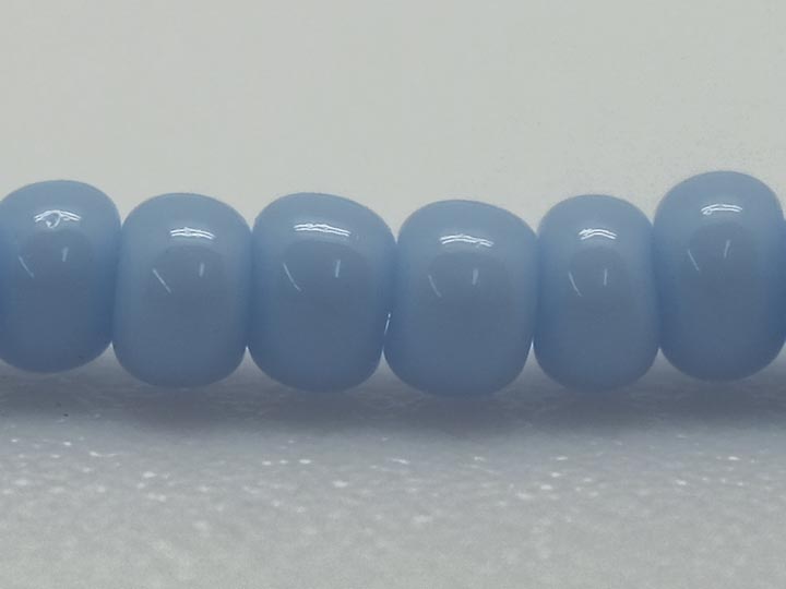 10/0 Seedbead Opaque Powder Blue (Hank) glass beads