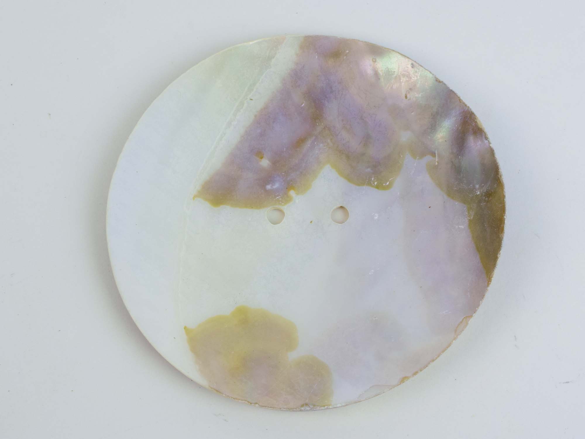 Freshwater Mother Of Pearl Button: 140L (88.9mm or 3.5") 