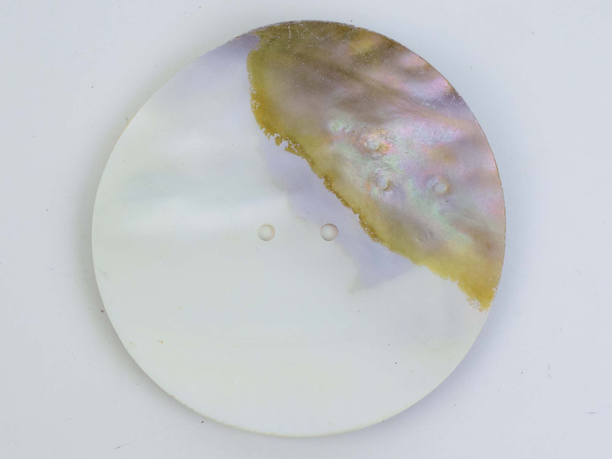 Freshwater Mother Of Pearl Button: 160L (101.6mm or 4") 