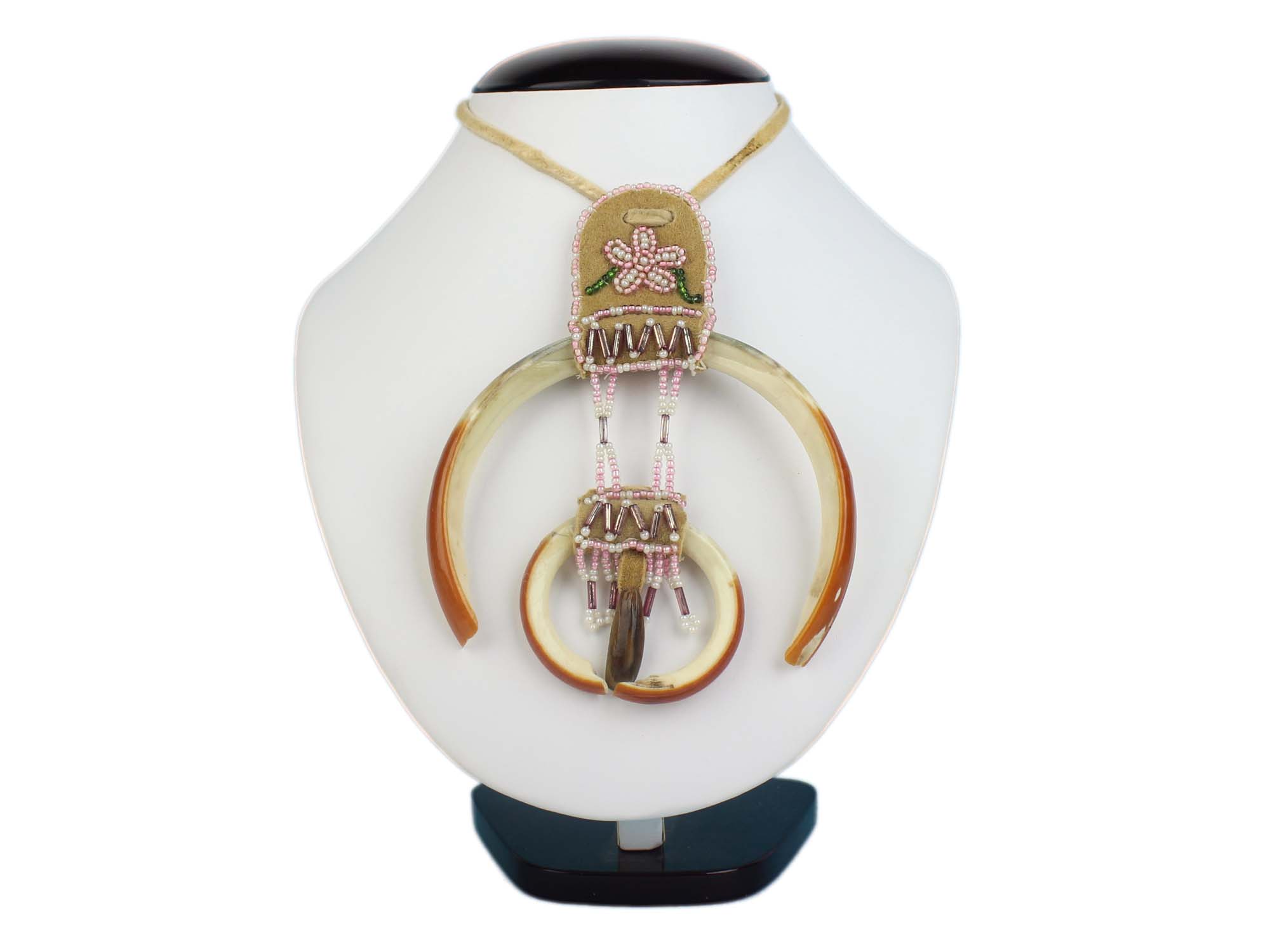 Ojibwa Fancy 4-Tooth Beaver Necklace: Gallery Item 
