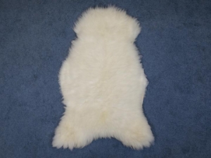 White UK Sheepskin: 35" to 40" 