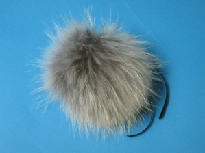 Finn Raccoon Fur Pompom: Natural finn raccoon fur pompoms, finn raccoon fur pom poms