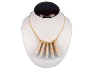 Realistic Bear Tooth Necklace: 5-Tooth 