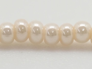 10/0 Seedbead Opaque Pearl Eggshell (500 g bag) glass beads
