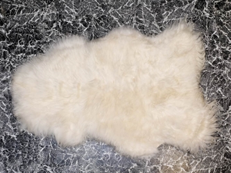 Icelandic Sheepskin: Creamy White: 90-100cm or 36" to 40" 