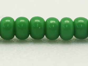 10/0 Seedbead Opaque Medium Green (Hank) glass beads