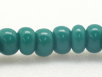 10/0 Seedbead Opaque Med. Dark Green (Hank) glass beads