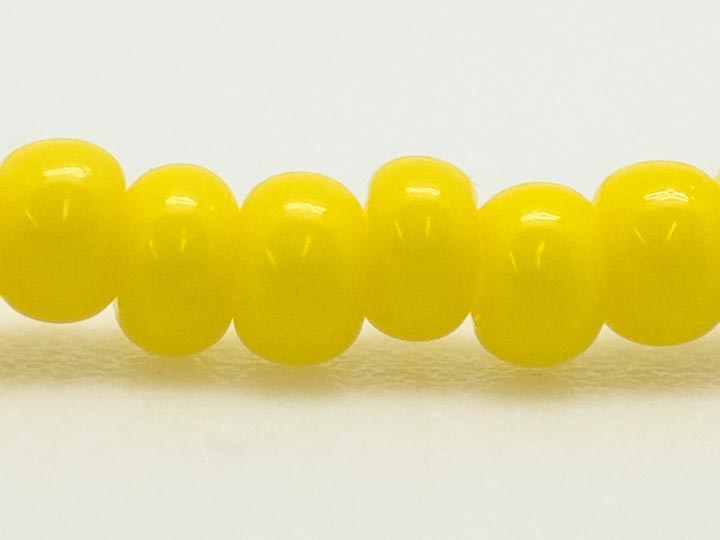 10/0 Seedbead Opaque Lemon Yellow (Hank) glass beads