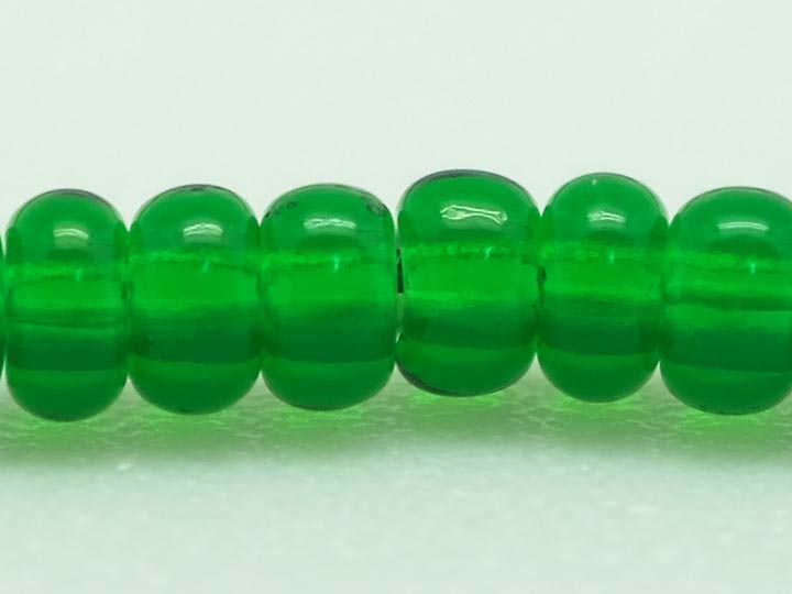 10/0 Seedbead Translucent Medium Green (500 g bag) glass beads