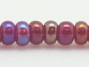 10/0 Seedbead Translucent Iris Red (Hank) glass beads