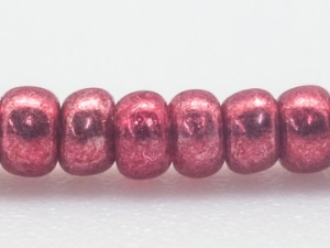10/0 Czech Glass Seedbead Red Metallic Aurora Borealis (Hank) glass beads