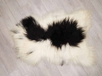 Icelandic Sheepskin: Piebald: 110-120cm or 44" to 48" 