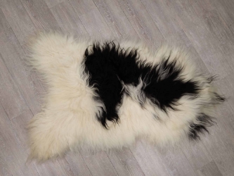 Icelandic Sheepskin: Piebald: 120-130cm or 48" to 52" 