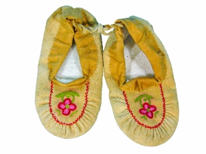 Cree Smoked Moose Moccasins: Gallery Item cree smoked moosehide moccasins