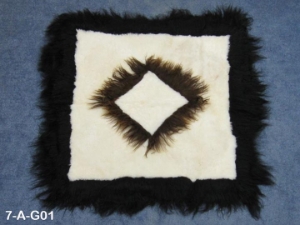 Patterned Icelandic Sheepskin Rug: Gallery Item 