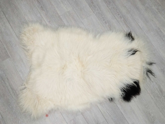 Icelandic Sheepskin: Piebald: 110-120cm or 44" to 48": Gallery Item 