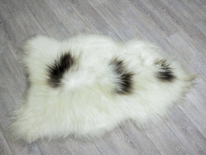 Icelandic Sheepskin: Piebald: 110-120cm or 44" to 48": Gallery Item 