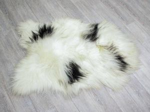 Icelandic Sheepskin: Piebald: 110-120cm or 44" to 48": Gallery Item 