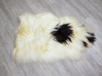 Icelandic Sheepskin: Piebald: 110-120cm or 44" to 48": Gallery Item 