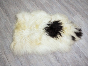 Icelandic Sheepskin: Piebald: 110-120cm or 44" to 48": Gallery Item 