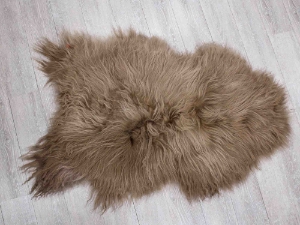 Dyed Icelandic Sheepskin: Chestnut: 110-120cm or 44" to 48": Gallery Item 