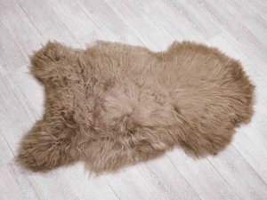 Dyed Icelandic Sheepskin: Chestnut: 110-120cm or 44" to 48": Gallery Item 