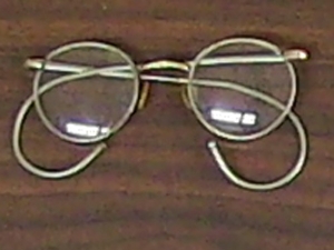 Vintage Wire Frame Eyeglasses: Gallery Item 