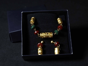 Reproduction Pre-Colombian Earring & Bracelet Jewelry Set: Gallery Item 