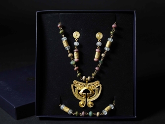 Pre-Colombian Earring, Necklace & Bracelet Jewelry Set: Gallery Item 