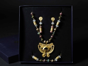 Reproduction Pre-Colombian Earring, Necklace & Bracelet Jewelry Set: Gallery Item 